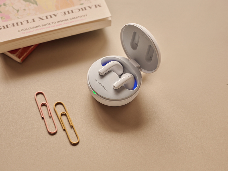 اختبروا جودة الصوت الفائقة مع مكبر صوت LG XBOOM 360 وسماعات LG Tone Free Earbuds